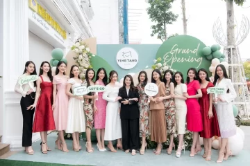 Dàn thí sinh Miss World Việt Nam 2022 thưởng thức trà sữa nướng
